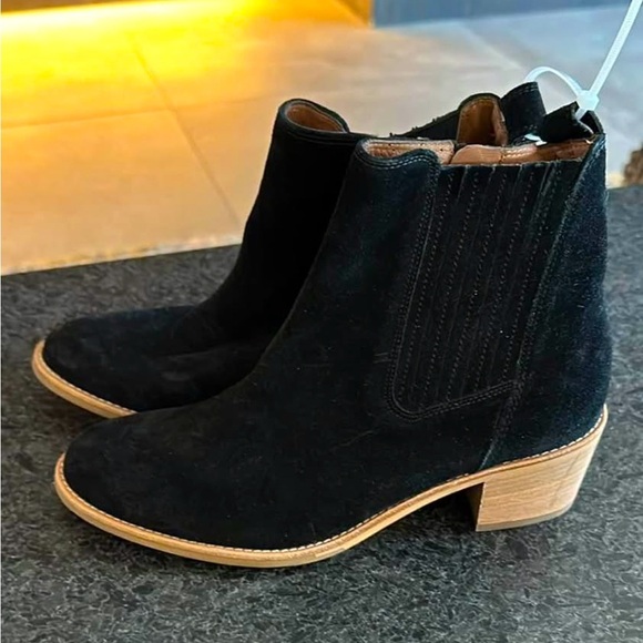 Paul Green Shoes - NWT Paul Green Sante Zip Western Chelsea Black Suede Ankle Boots size 6
